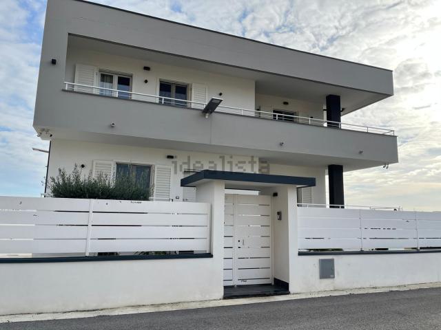 Case e ville in vendita di 300 m² in Via Rubicone, 69