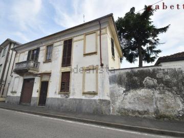 Case e ville in vendita di 300 m² in Via Tagliamento, 1