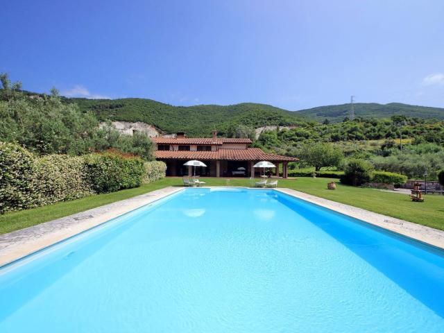 Case e ville in vendita di 300 m² in Via Terme di Vespasiano, 1