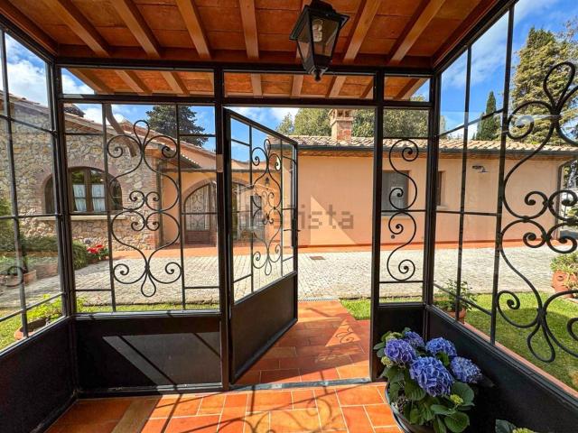 Case e ville in vendita di 300 m² in Via Terra dei Ceci