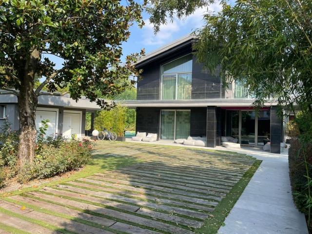 Case e ville in vendita di 300 m² in Via Tre Ponti