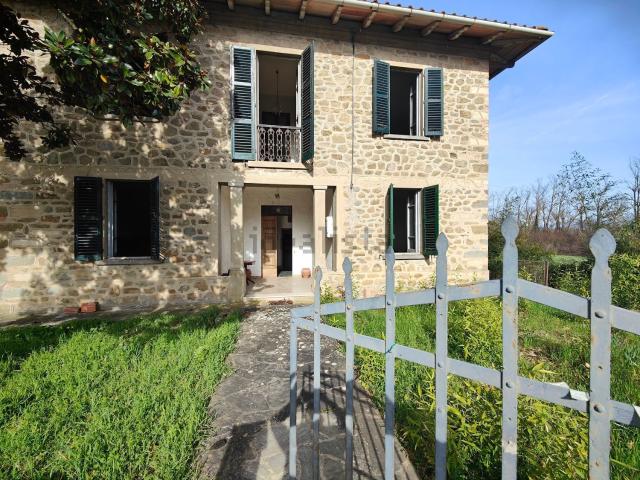 Case e ville in vendita di 300 m² in Via Trieste