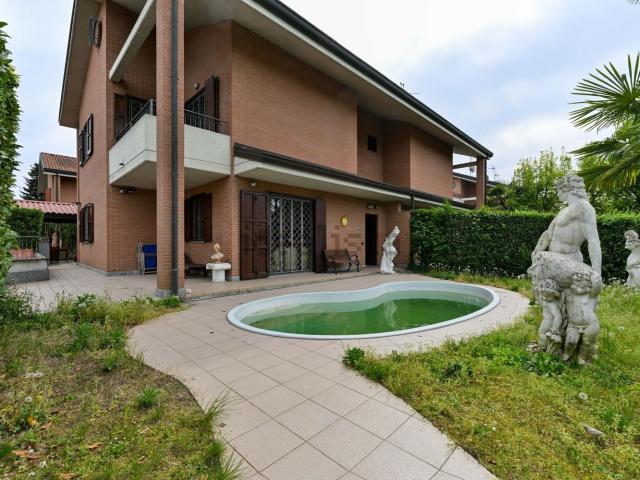 Case e ville in vendita di 300 m² in Via Trieste
