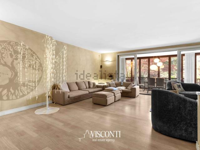 Case e ville in vendita di 300 m² in Via Ugo Foscolo, 37