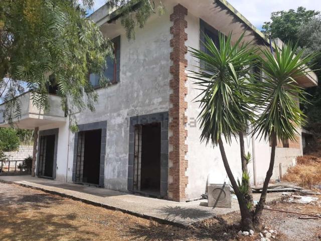 Case e ville in vendita di 300 m² in Via Volpicelli