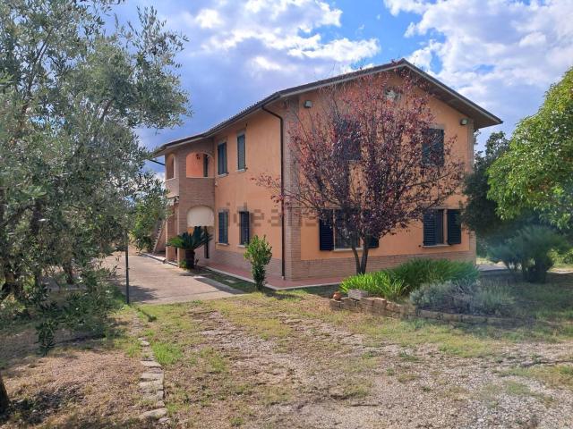 Case e ville in vendita di 300 m² in Via Valle Fiorana