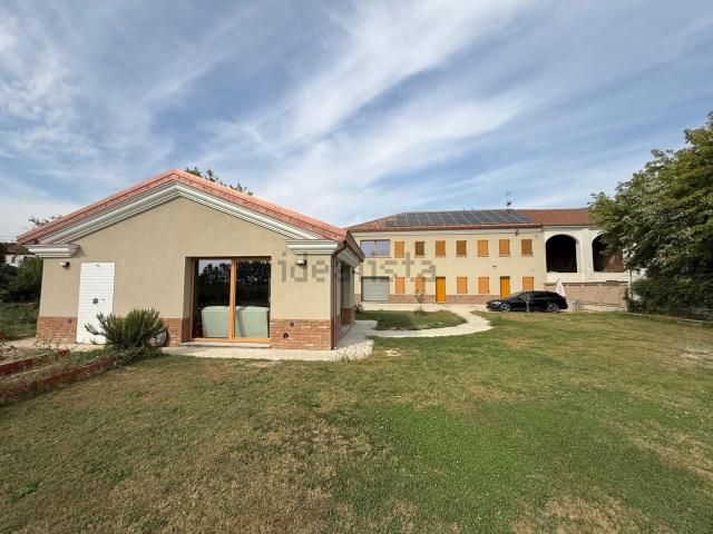 Case e ville in vendita di 300 m² in Via Valle Quarta
