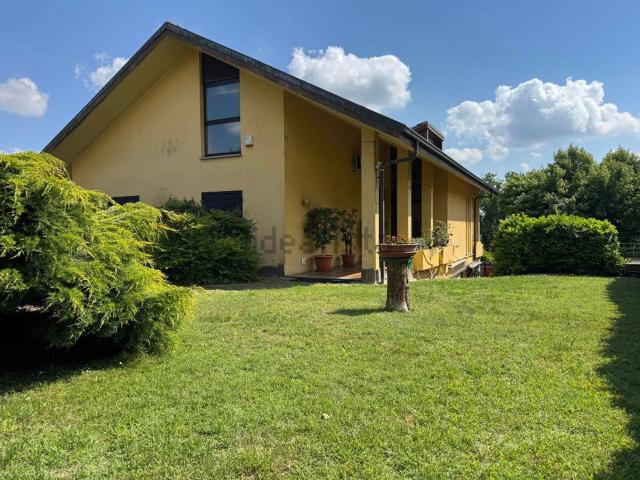 Case e ville in vendita di 300 m² in Via Vallescura, 18