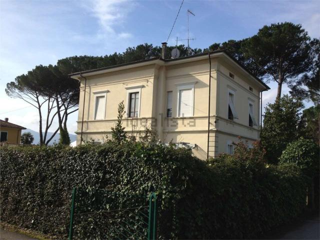 Case e ville in vendita di 300 m² in Via Vecchia di Barga