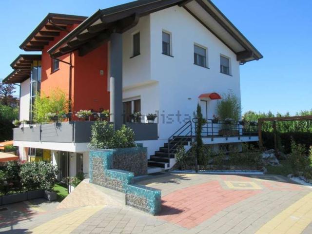 Case e ville in vendita di 300 m² in Via Venezia