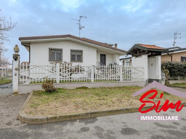 Case e ville in vendita di 300 m² in Via Vercelli