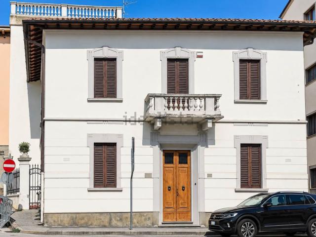 Case e ville in vendita di 300 m² in Via Vittorio Veneto