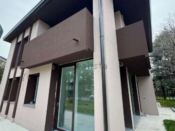 Case e ville in vendita di 300 m² in Via Vittorio Veneto