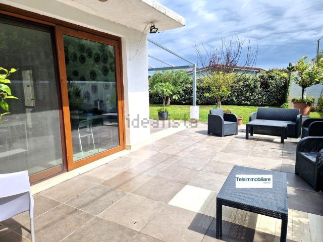 Case e ville in vendita di 300 m² in Via Vigne di Circe, 7
