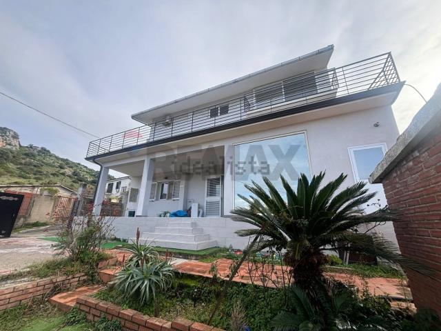Case e ville in vendita di 300 m² in Via Villaggio, 61