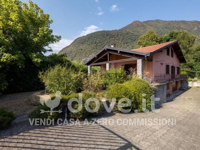 Case e ville in vendita di 300 m² in Via XXV Aprile, 39