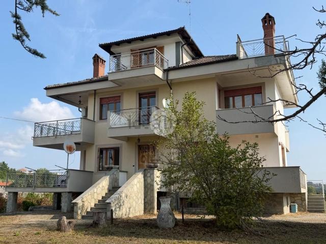 Case e ville in vendita di 300 m² in Viale Cav. di Vittorio Veneto, 39
