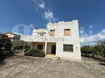 Case e ville in vendita di 300 m² in Viale dei Gigli, 3