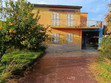 Case e ville in vendita di 300 m² in Viale delle Ginestre