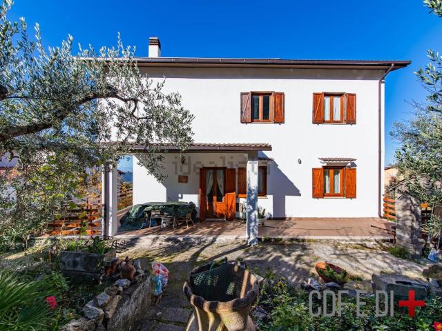 Case e ville in vendita di 300 m² in Viale San Barbara
