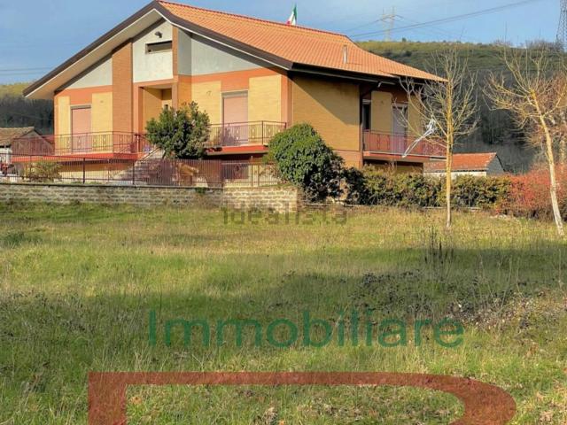 Case e ville in vendita di 300 m² in Contrada Vallecchie, 26