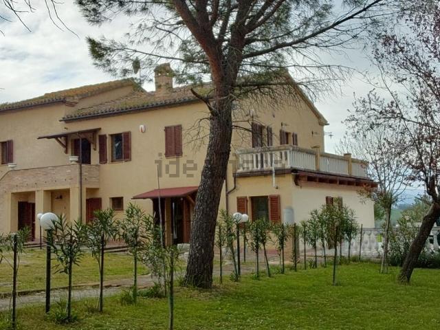 Case e ville in vendita di 300 m² in Contrada Casenuove