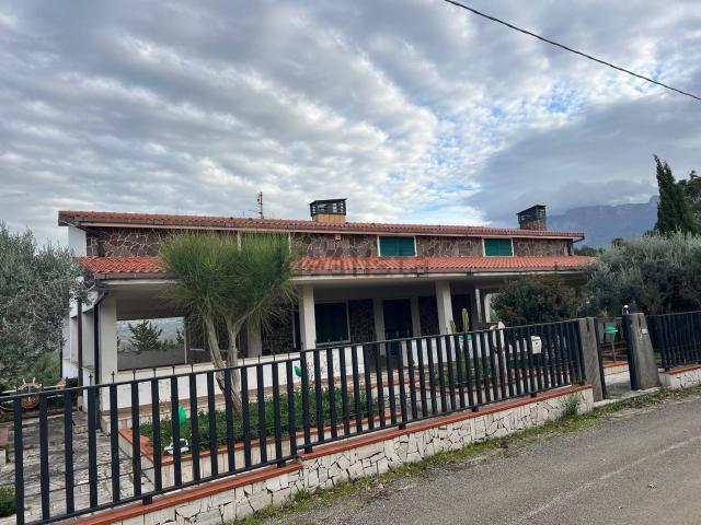 Case e ville in vendita di 300 m² in Contrada Galdo