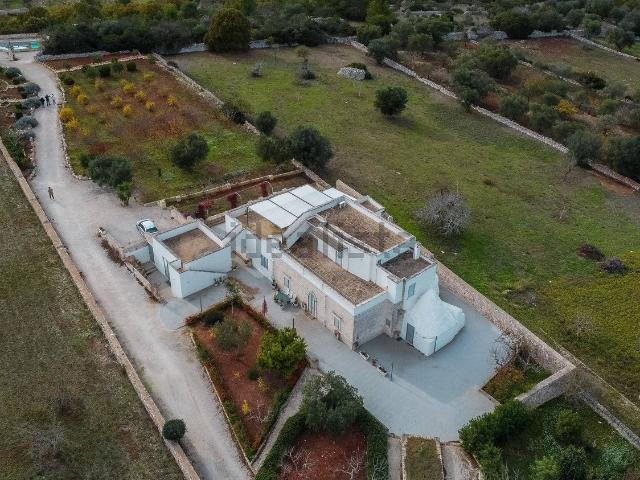 Case e ville in vendita di 300 m² in Contrada Marinelli, 18
