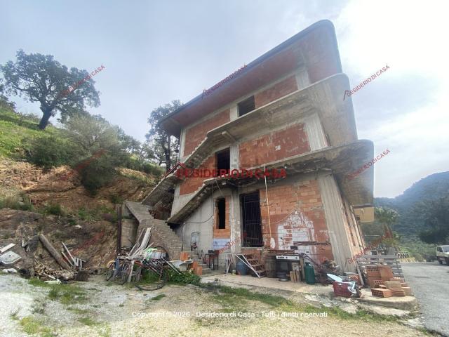 Case e ville in vendita di 300 m² in Contrada Moreni Soprani, 36