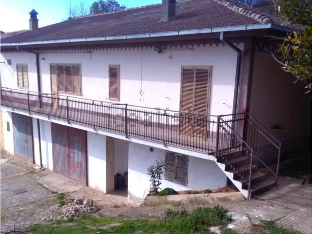 Case e ville in vendita di 300 m² in Contrada Stio