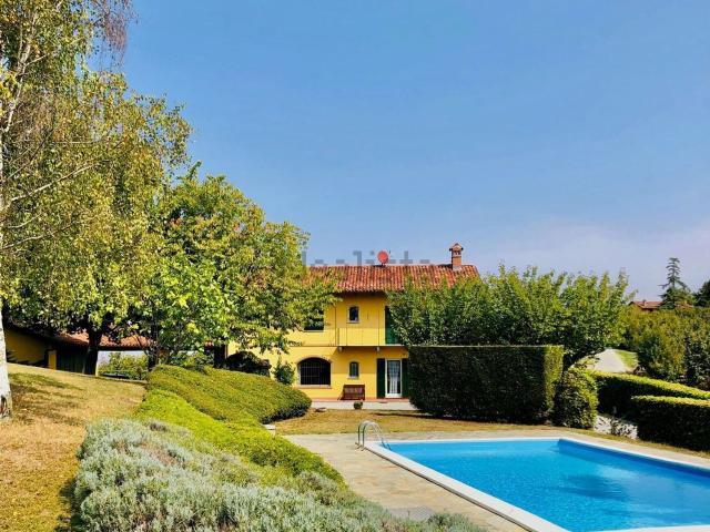 Case e ville in vendita di 300 m² in Frazione San Bartolomeo, 64