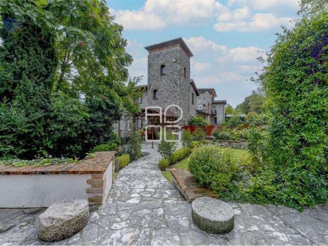Case e ville in vendita di 300 m² in Località Bagoda