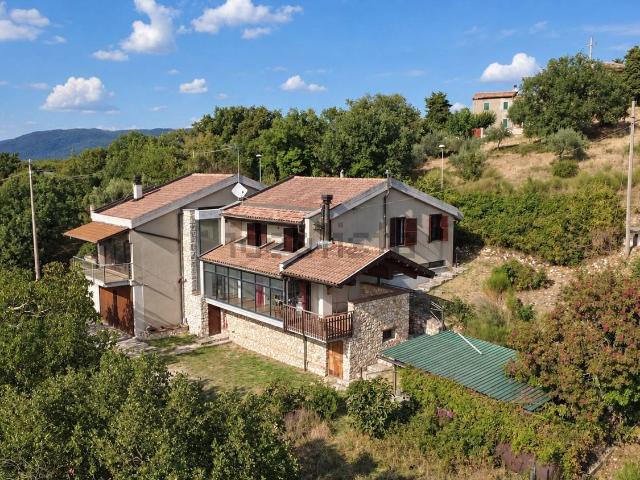 Case e ville in vendita di 300 m² in Località Castel del Monte