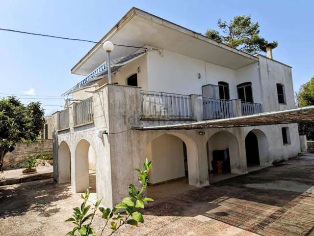 Case e ville in vendita di 300 m² in Lungomare Cristoforo Colombo, 2