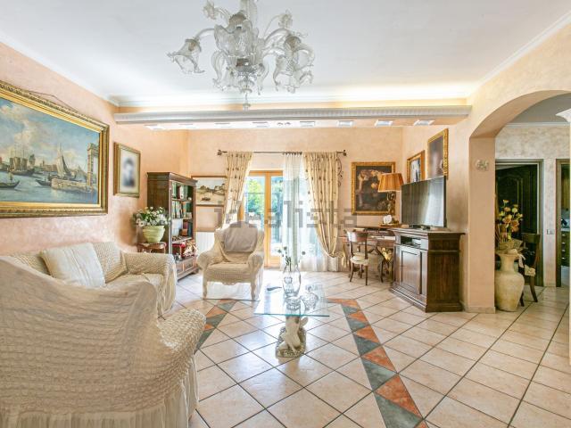 Case e ville in vendita di 300 m² in Strada Caroli