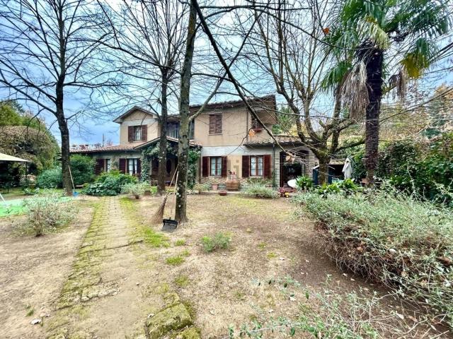 Case e ville in vendita di 300 m² in Strada di Fogliano, 53100