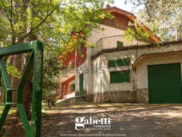 Case e ville in vendita di 300 m² in Strada Senza Nome
