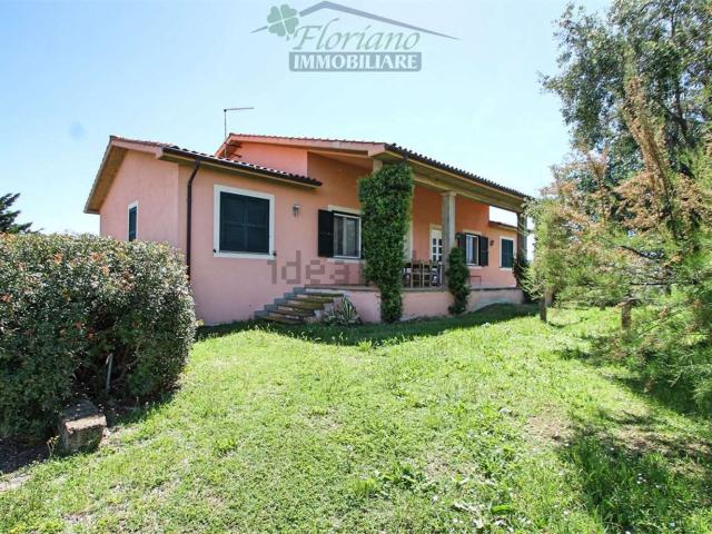 Case e ville in vendita di 300 m² in Località Poggio Cavallucciaro