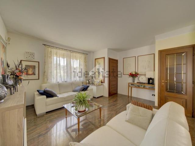 Case e ville in vendita di 300 m² in Strada Stupinigi, 50