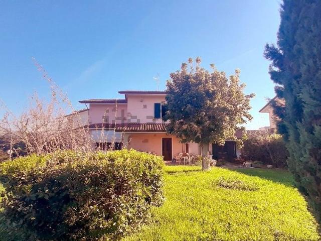 Case e ville in vendita di 300 m² in Strada Statale 1