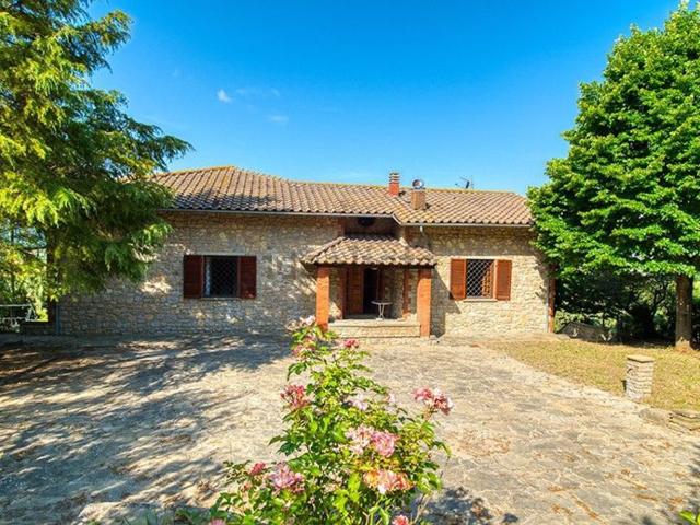 Case e ville in vendita di 300 m² in Strada Statale Trasimeno