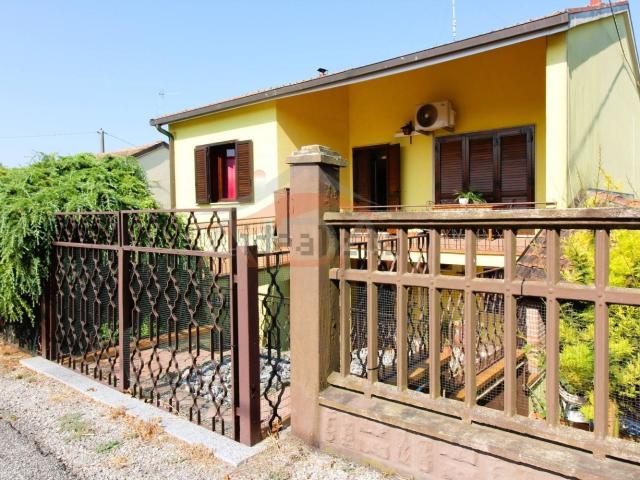 Case e ville in vendita di 300 m² in Strada Po di Primaro, 46