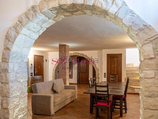 Case e ville in vendita di 300 m² in Strada Provinciale delle Collacchie
