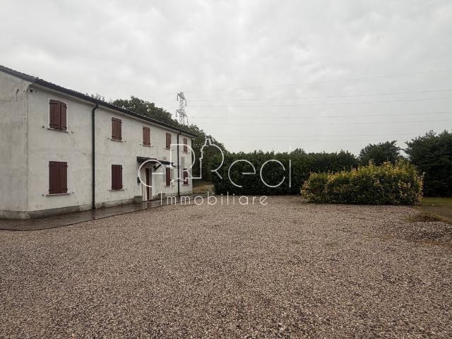Case e ville in vendita di 300 m² in Strada Riviera Mincio