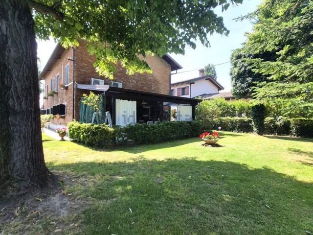 Case e ville in vendita di 300 m² in Strada Torricella