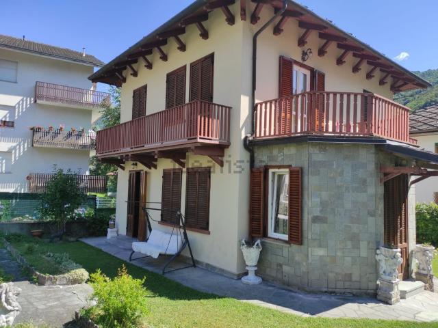 Case e ville in vendita di 301 m²
