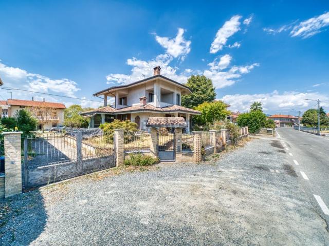 Case e ville in vendita di 301 m² in Via Primo Maggio, 44