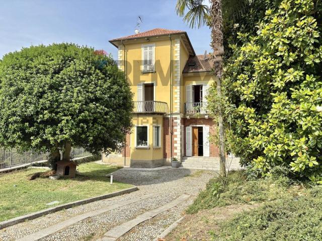 Case e ville in vendita di 301 m² in Via Resiga