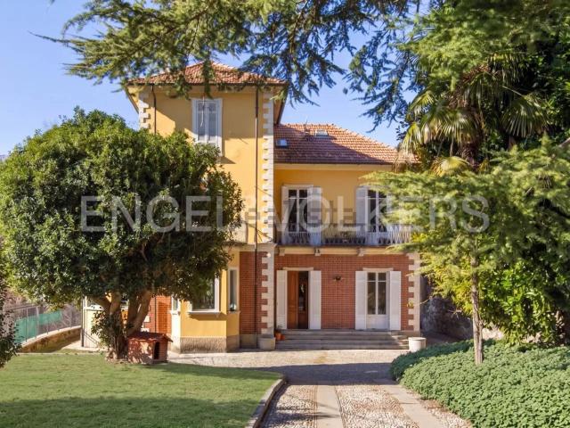 Case e ville in vendita di 301 m² in Via Resiga, 8