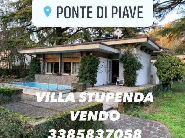 Case e ville in vendita di 301 m² in Piazza Giuseppe Garibaldi